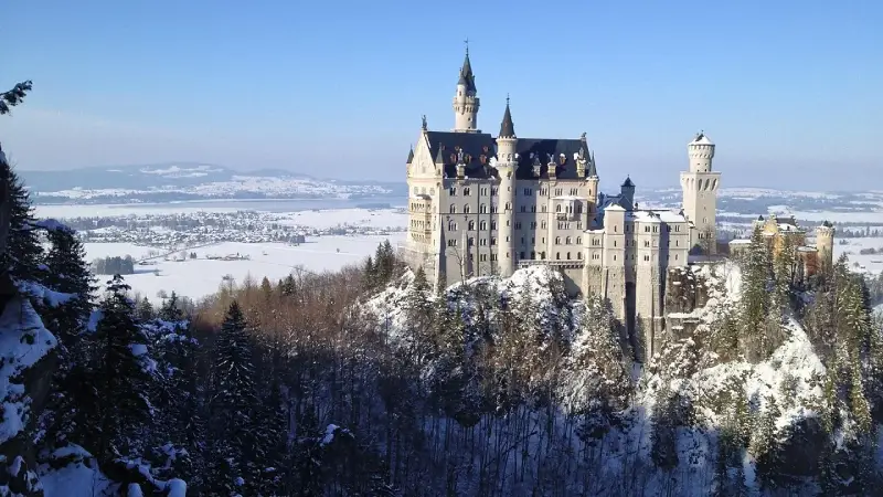 Schloss Neuschwanstein in den bayerischen Alpen